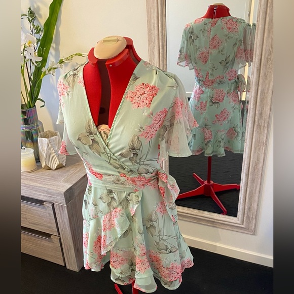 Size 12 - SAINTS + SECRETS Minty floral floaty mini dress - Picture 5 of 15